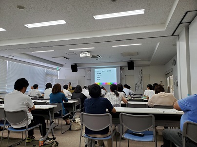 徳永先生による教職員研修の様子
