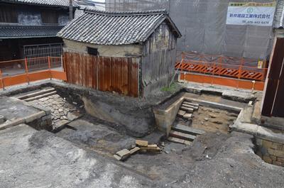 堀の跡を残して立つ高砂堀川遺跡の写真