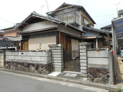 高砂市曽根町の昭和51年築木造2階建てブロック壁と門扉のある一軒家の写真