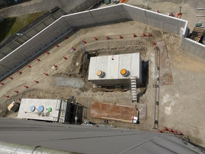 新本庁舎建設工事での建物外に設置された防火水槽の施工状況を撮影した写真