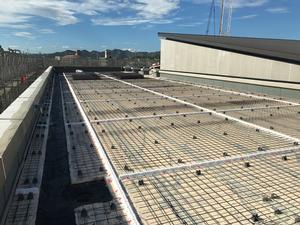 2019年8月9日に新分庁舎建設工事での屋根部分の施工状況を撮影した写真