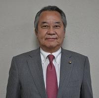 スーツ姿で正面を向いている笑顔の藤森誠議員の写真