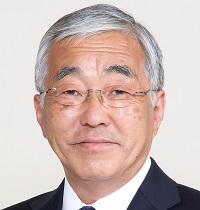 スーツ姿で正面を向いている笑顔の川端宏明議員の写真