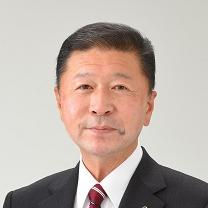 黒いスーツ姿で正面を向いている笑顔の森秀樹議員の写真
