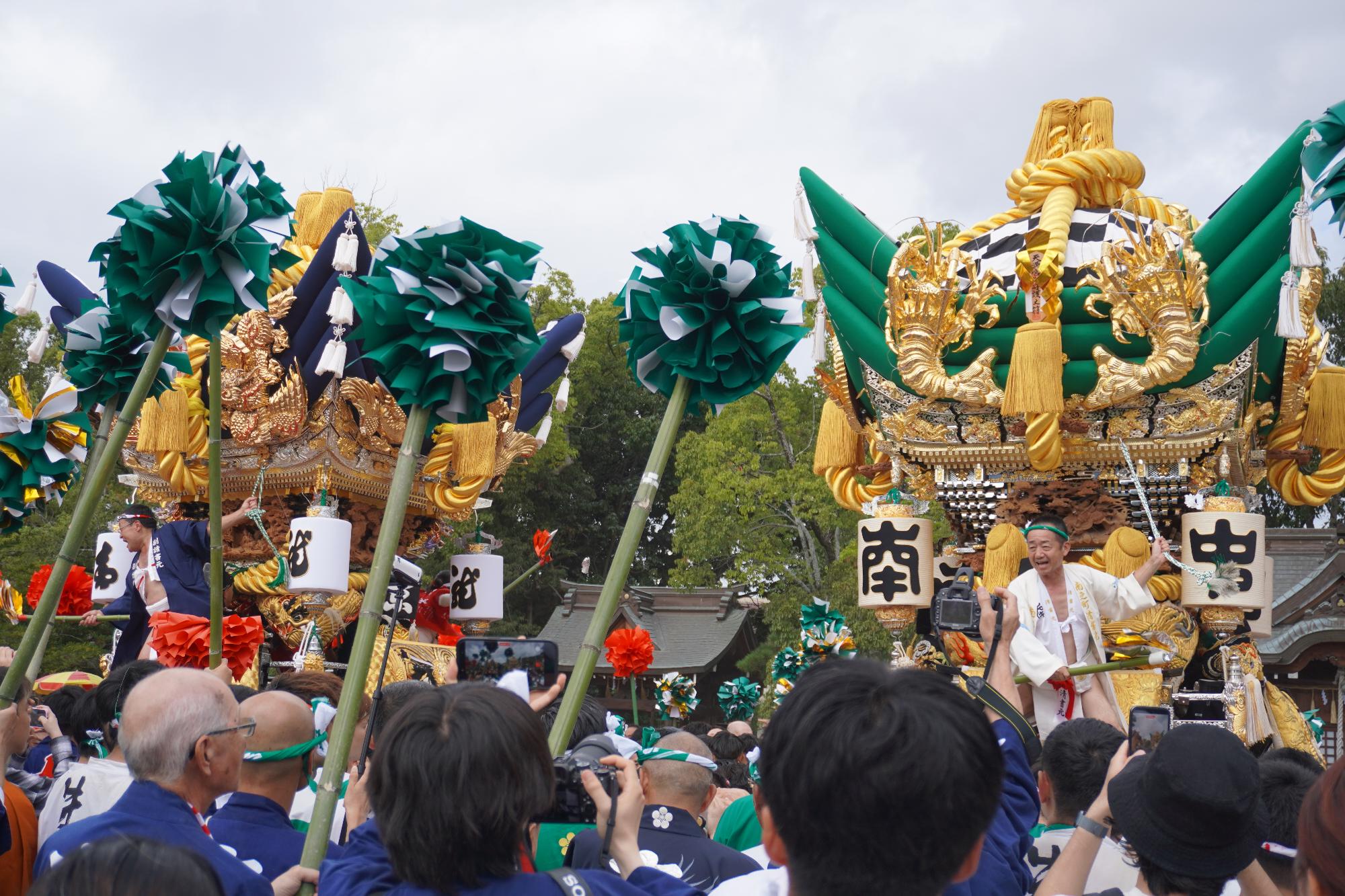曽根天満宮屋台練り合わせの様子
