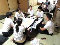 高砂未来一日研究所(意見交換会)の兵庫県立大学の学生たちがグループ討議を行っている写真