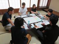 高砂未来一日研究所(意見交換会)の兵庫大学の学生たちがグループ討議を行っている写真