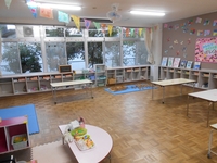 曽根こども園内北棟にある4歳児保育室ばらぐみの中の様子を撮影した写真