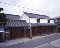 旧入江家住宅の表門と表屋の外観の写真