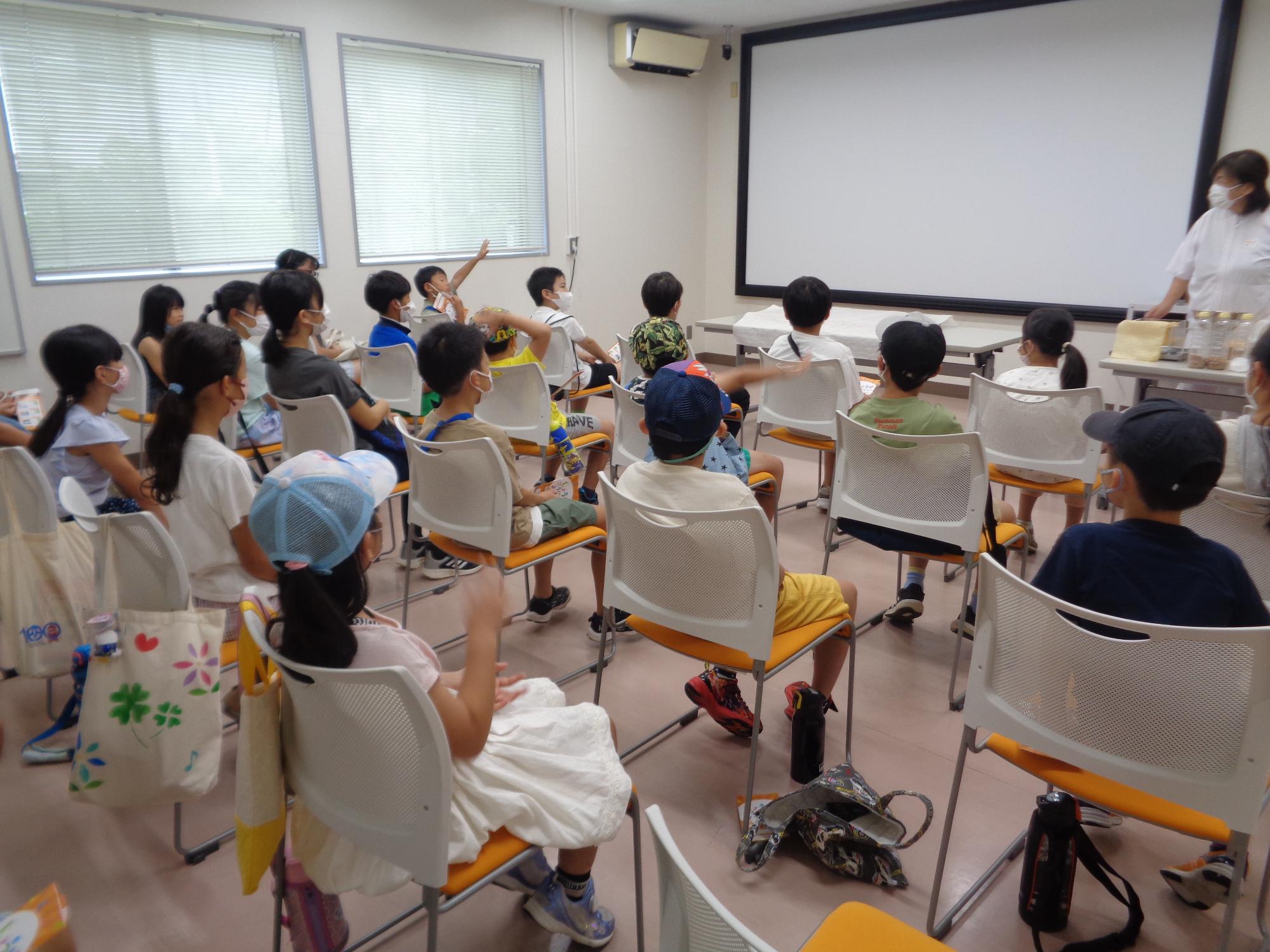 しょうゆを作るのに必要なものは何か発表