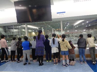 製造ラインを見学をしました