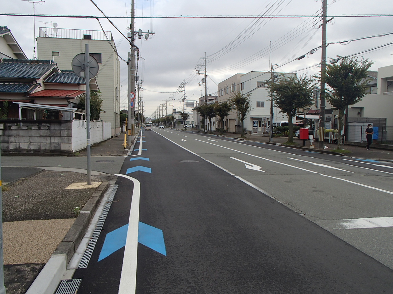 矢羽根型路面表示