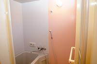 高砂分署・女性用仮眠室における浴室の内装の写真
