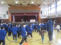 みんなで駆け足している様子