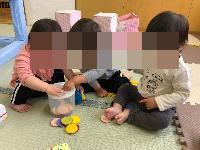 友達と遊んでいる様子