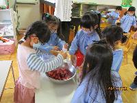 いちごジャムづくり