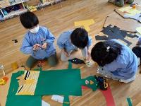 5歳児　鬼の制作の様子