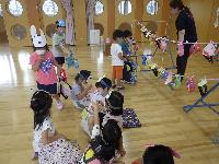 おめんを選んでいるところ