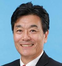 スーツ姿で正面を向いている笑顔の北野誠一郎議員の写真